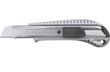 Нож технический 18 мм усиленный,металлич.корпус из цинкового сплава